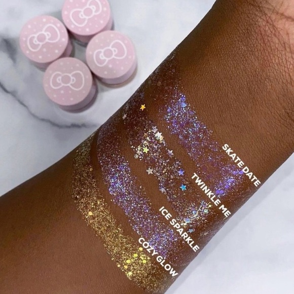 ColourPop × Hello Kitty And Friends
SNOW CUTE Mini Glitterally Obsessed Kit - Picture 8 of 9